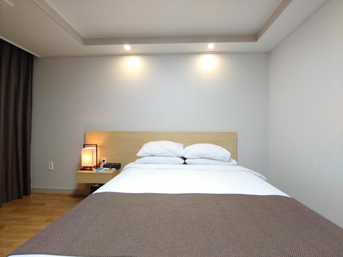 Jeju Lavender Hotel Szogüpho Kültér fotó