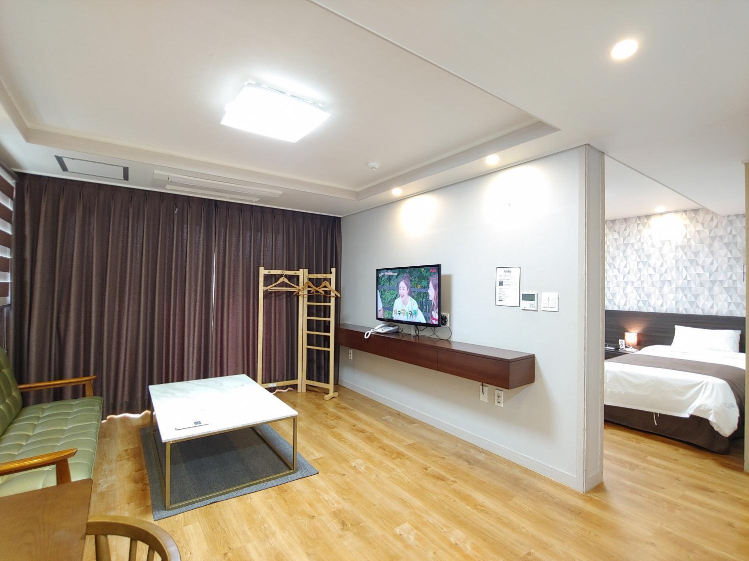 Jeju Lavender Hotel Szogüpho Kültér fotó